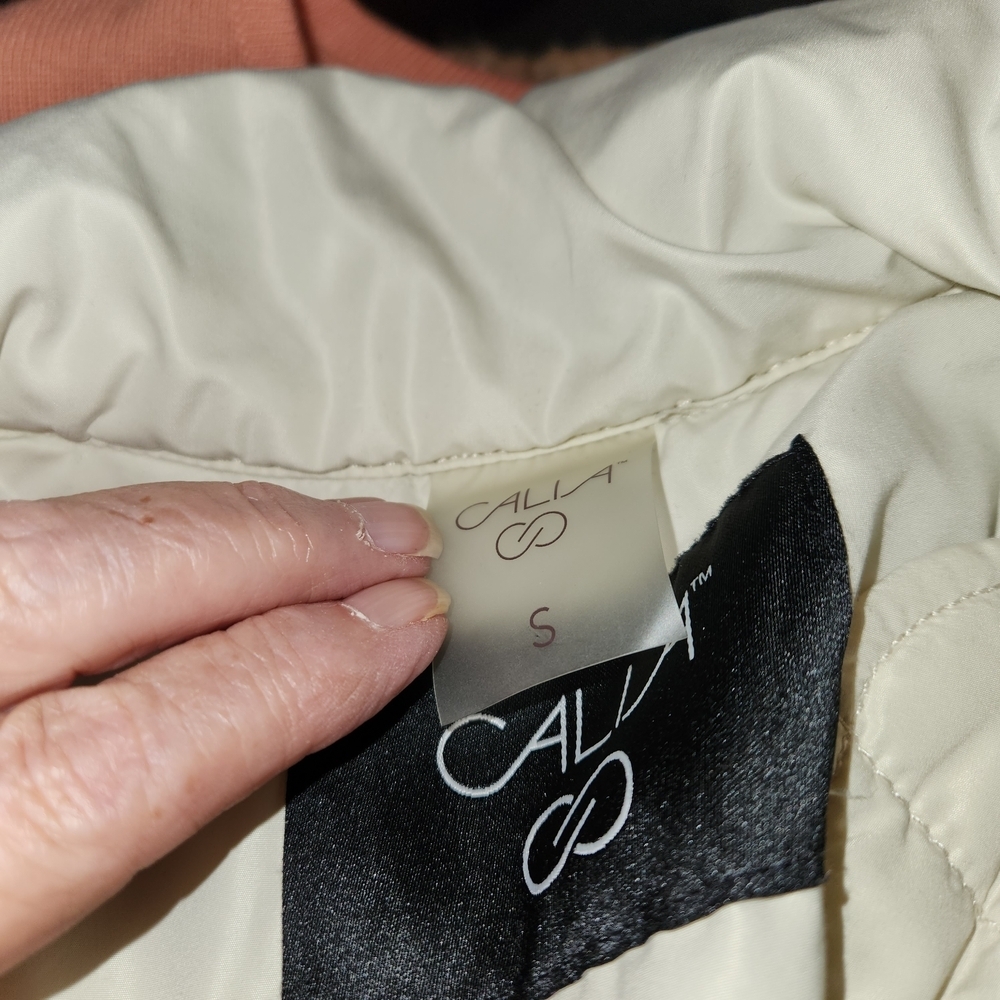 Calia by Carrie Underwood Cream Puffer Vest Butter Soft Size S Flap/Seam Pockets - Picture 8 of 10